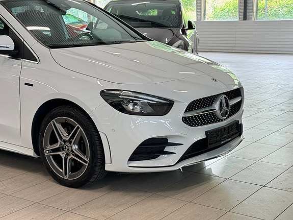 Mercedes-Benz B250 e 2 of 30