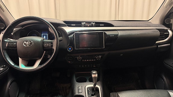 Toyota HiLux 10 of 19