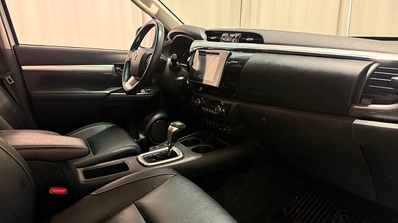 Toyota HiLux 11 of 19