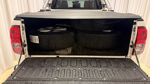 Toyota HiLux 13 of 19