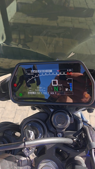 Yamaha MT-10 6 of 10
