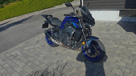 Yamaha MT-10 2 of 10