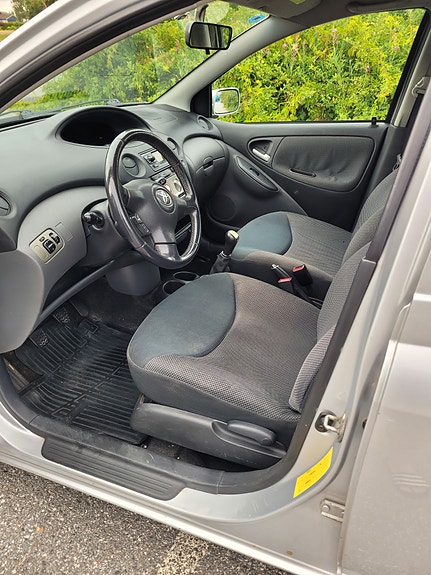 Toyota Yaris 7 of 10