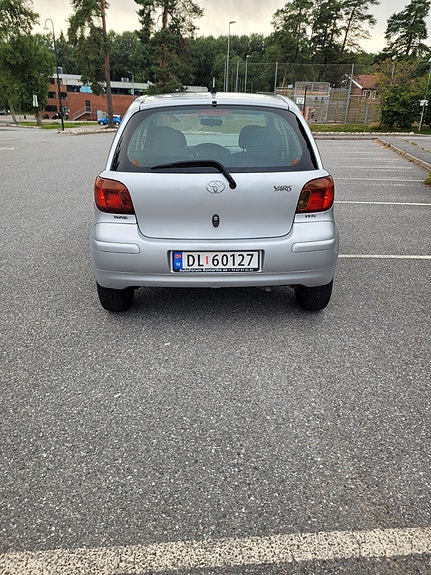 Toyota Yaris 4 of 10