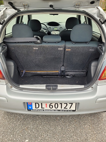 Toyota Yaris 6 of 10