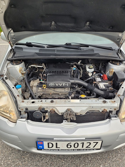 Toyota Yaris 10 of 10