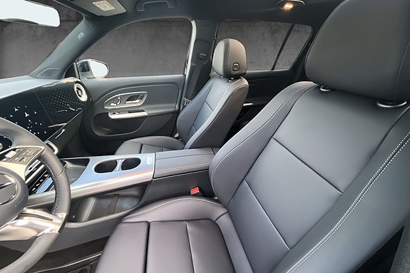 Mercedes-Benz GLB35 9 of 20