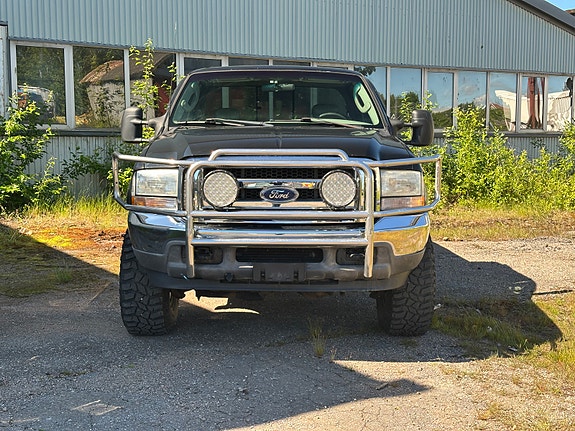 Ford F-250 2 of 5