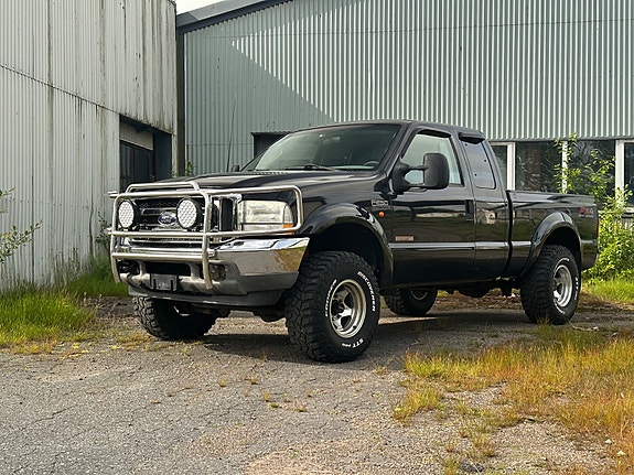 Ford F-250 4 of 5