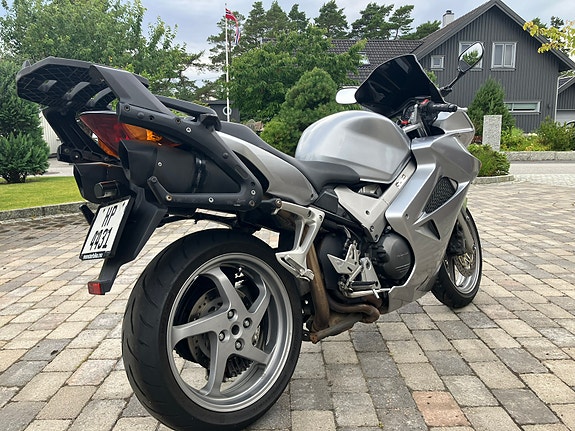 Honda VFR 800 2 of 12