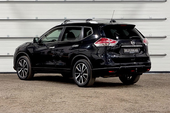 Nissan X-Trail 2 of 5