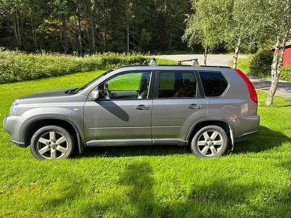 Nissan X-Trail 2 of 5