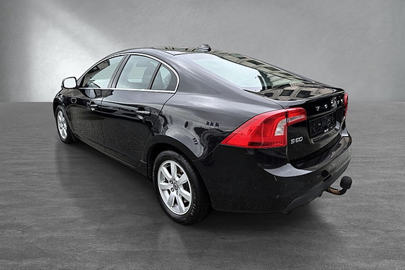 Volvo S60 3 of 5