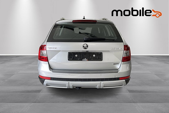 Skoda Octavia Scout 4 of 5