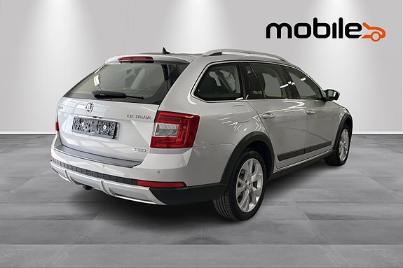 Skoda Octavia Scout 3 of 5
