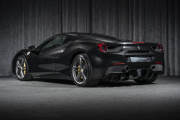 Ferrari 488 GTB 3 of 5