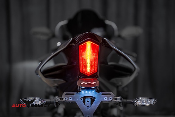 Yamaha YZF-R1M 19 of 23
