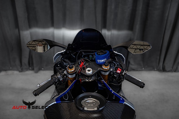 Yamaha YZF-R1M 20 of 23