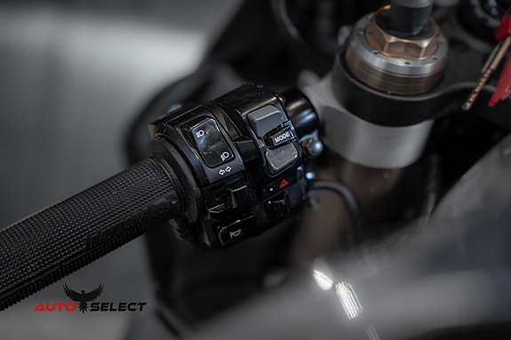 Yamaha YZF-R1M 21 of 23