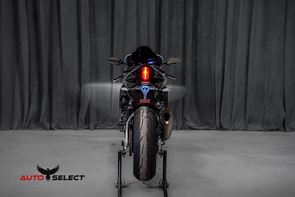 Yamaha YZF-R1M 18 of 23