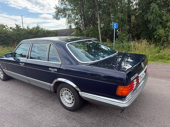 Mercedes-Benz S500 3 of 5