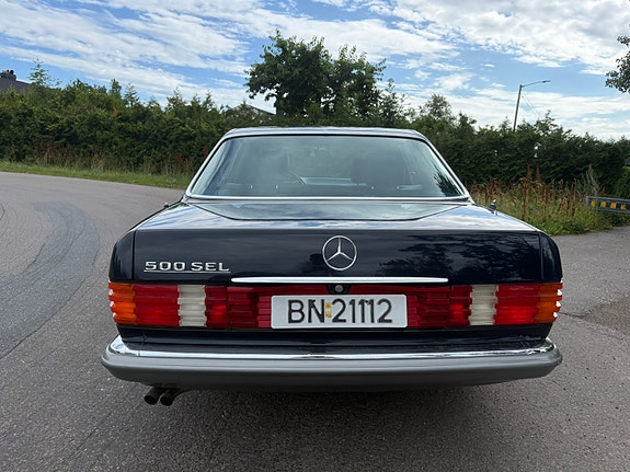 Mercedes-Benz S500 4 of 5