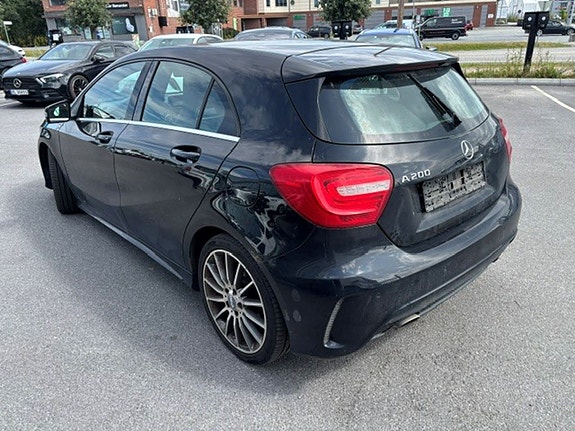 Mercedes-Benz A200 3 of 5