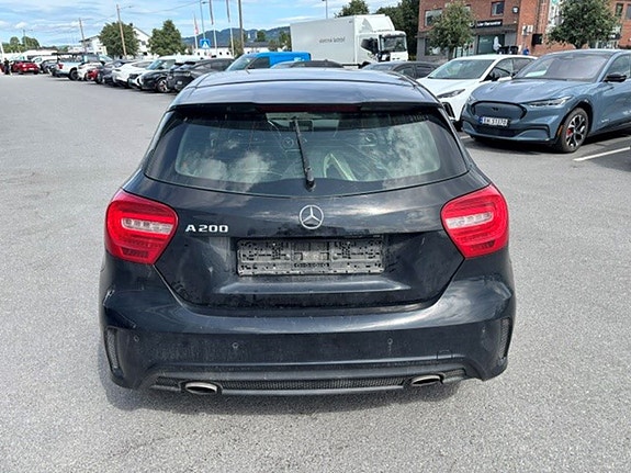 Mercedes-Benz A200 4 of 5