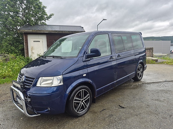 Volkswagen Caravelle 2 of 5