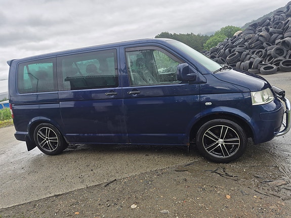 Volkswagen Caravelle 4 of 5