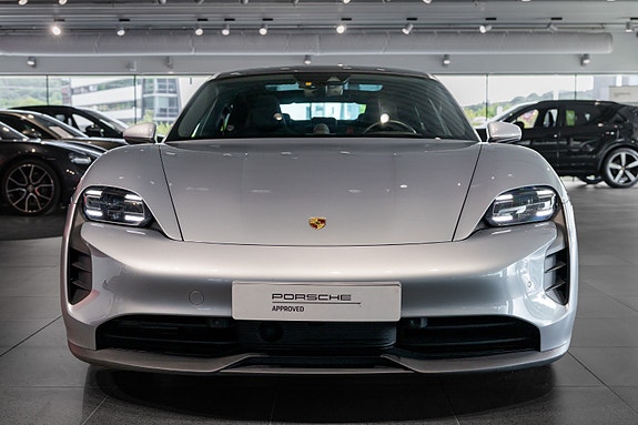 Porsche Taycan 8 of 30