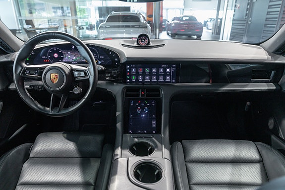 Porsche Taycan 24 of 30