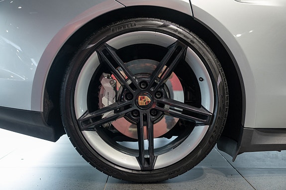 Porsche Taycan 13 of 30