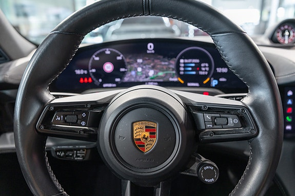 Porsche Taycan 22 of 30