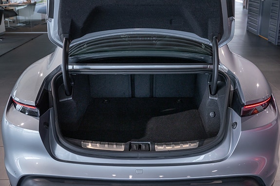 Porsche Taycan 28 of 30