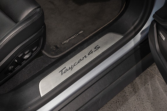 Porsche Taycan 18 of 30