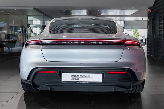 Porsche Taycan 4 of 30