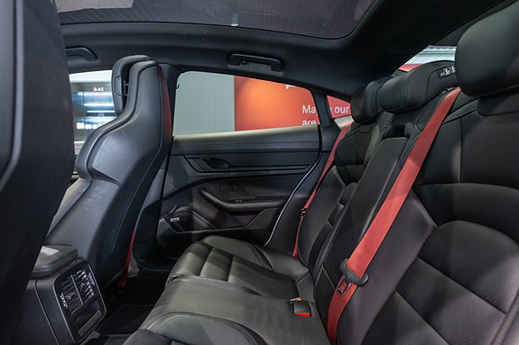 Porsche Taycan 27 of 30