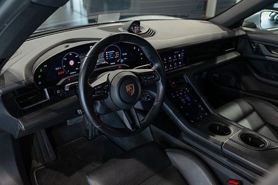Porsche Taycan 19 of 30