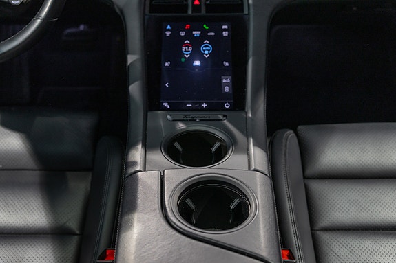 Porsche Taycan 26 of 30