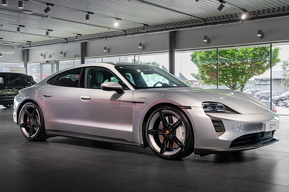 Porsche Taycan 7 of 30