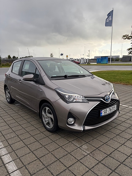 Toyota Yaris 3 of 21