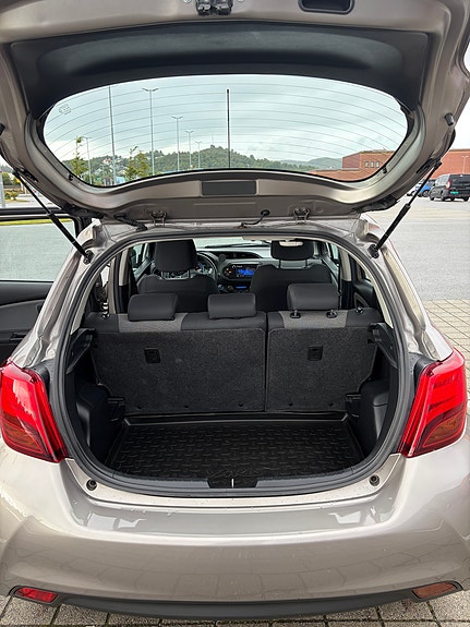 Toyota Yaris 17 of 21