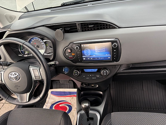 Toyota Yaris 11 of 21
