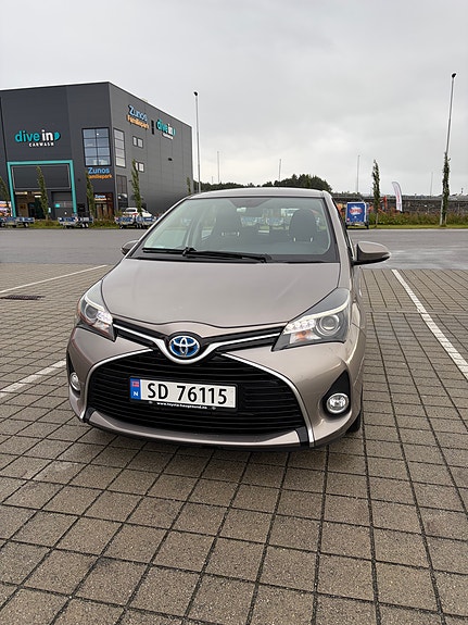 Toyota Yaris 2 of 21
