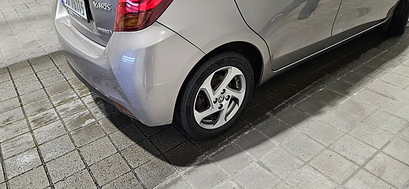 Toyota Yaris 19 of 21