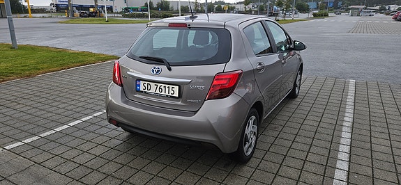 Toyota Yaris 4 of 21