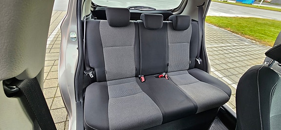 Toyota Yaris 16 of 21