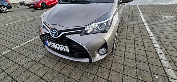 Toyota Yaris 7 of 21