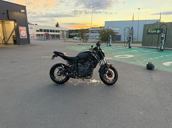 Yamaha MT-07 4 of 9